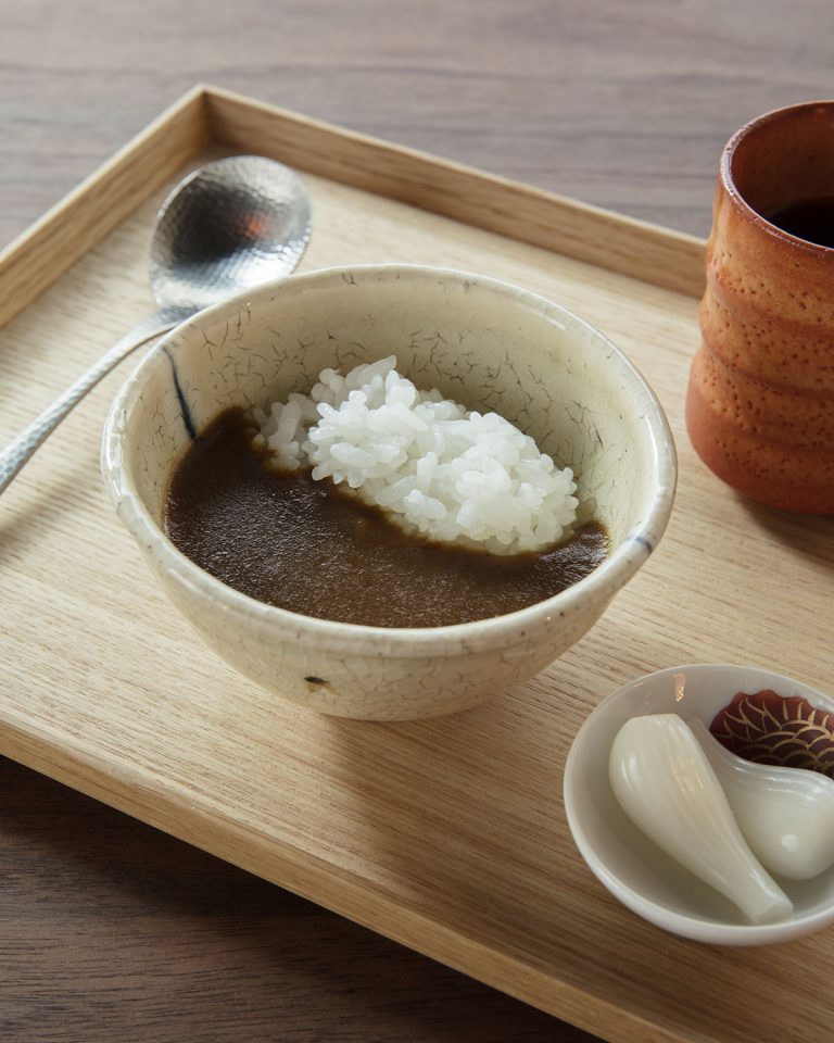 シメのカレー。料理はすべて昼の9,000円のコースから。 O0A1933-768x960