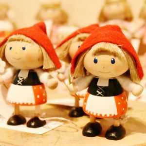ノルディカニッセの人形は、お家に幸せを運び込んでくれると言われている人形です。
