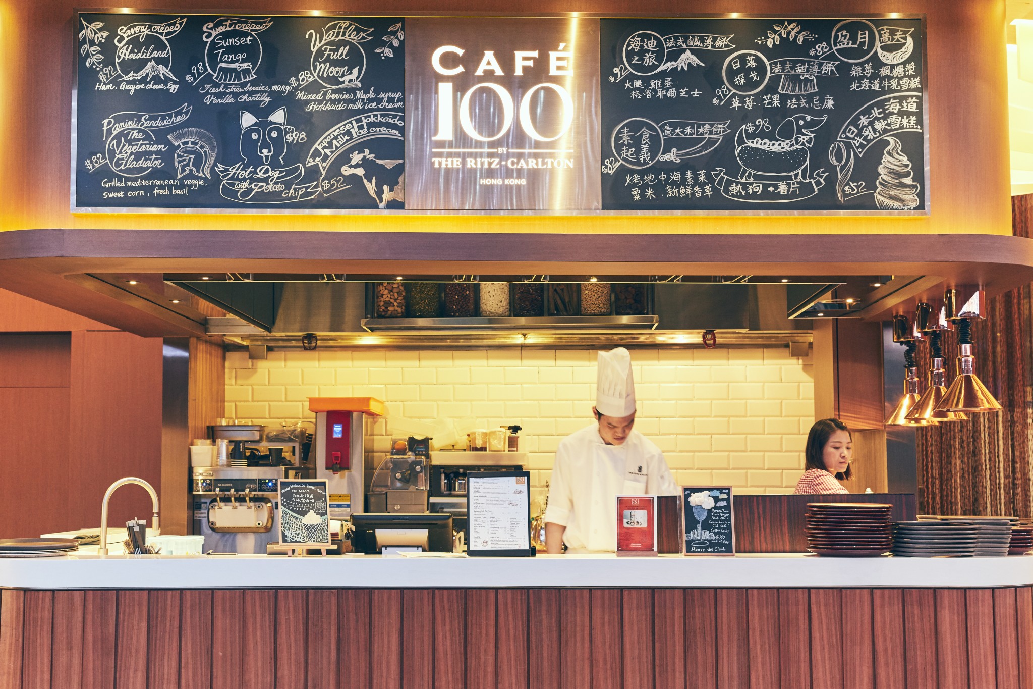 〈ザ・リッツ・カールトン・香港〉との提携カフェ〈Café 100 by The Ritz-Carlton, Hong Kong〉