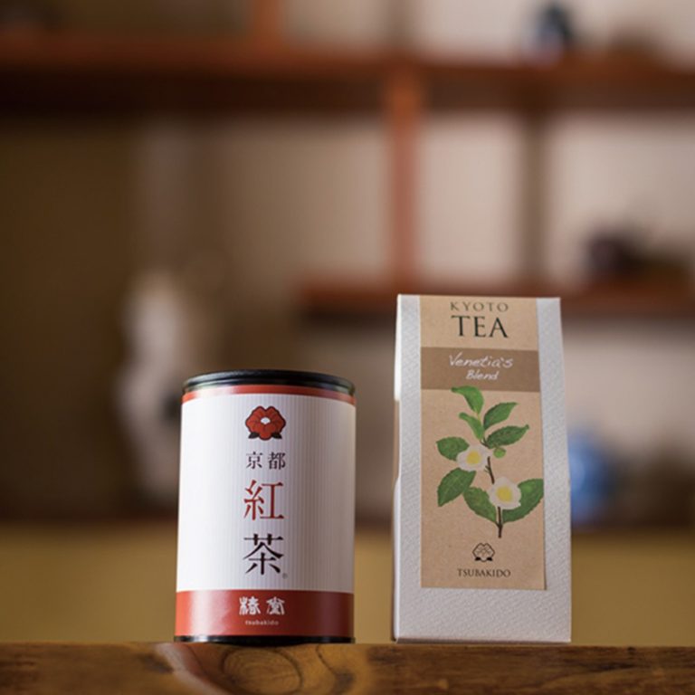 京都紅茶（45g）1,080円、ベニシアブレンド京都紅茶（30g）648円（各税込）