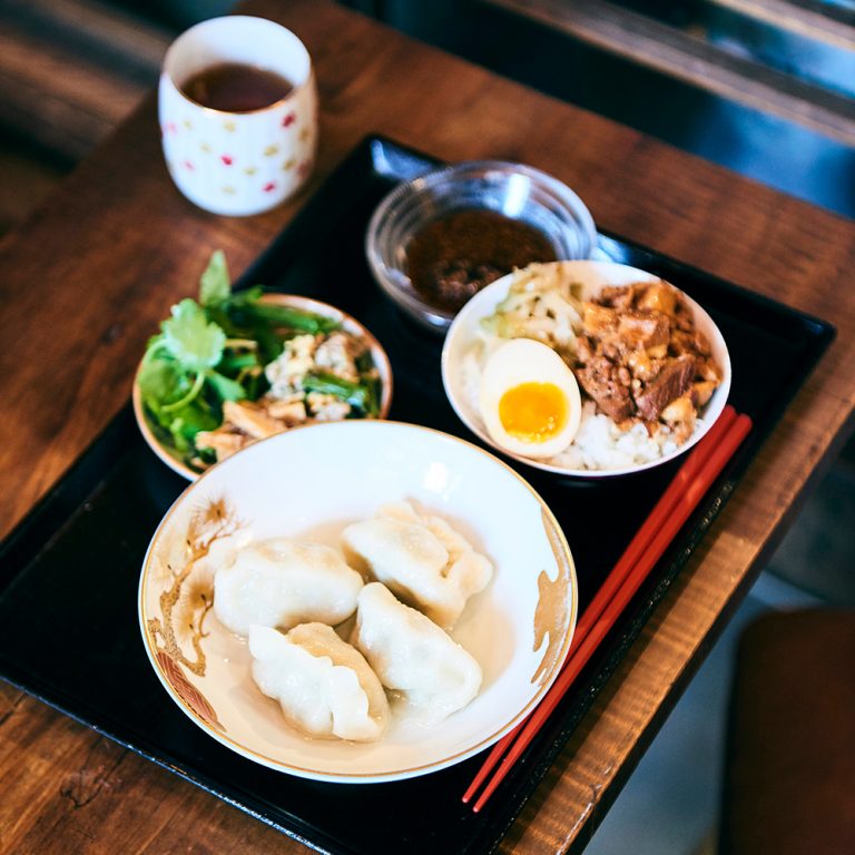昼の定食「名物水餃子」と「お茶碗魯肉飯」は1,000円（税込）
