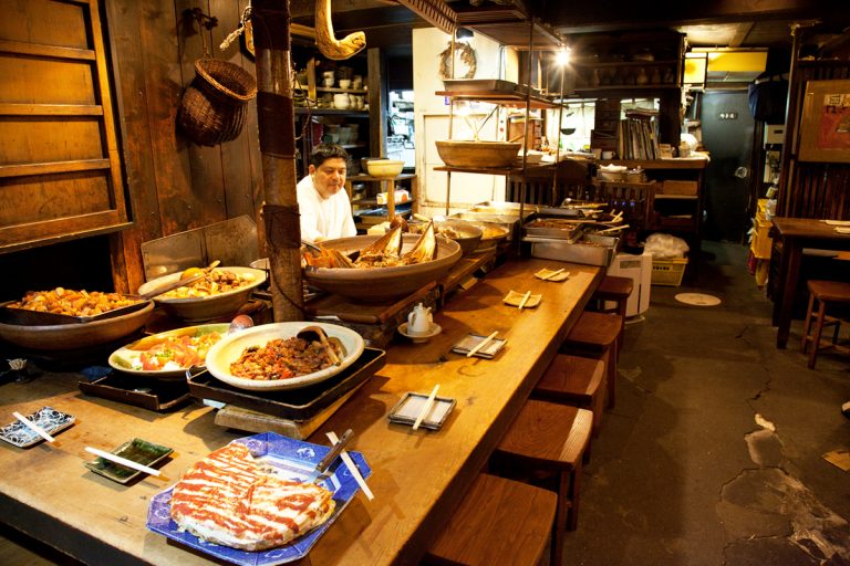 有楽町ガード下で飲むならここ 人気居酒屋 ビアホール3軒 Food Hanako Tokyo