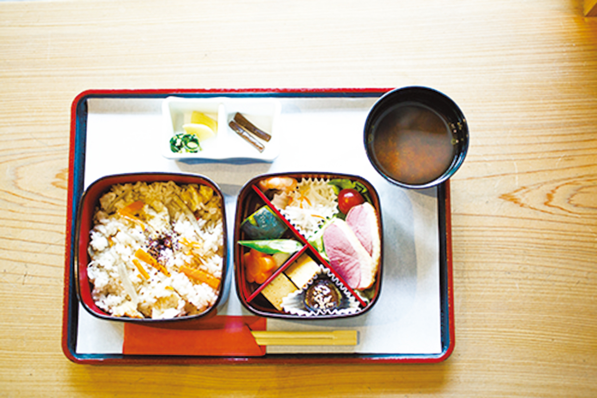 合鴨と炊き込みご飯の花鈴弁当1,000円