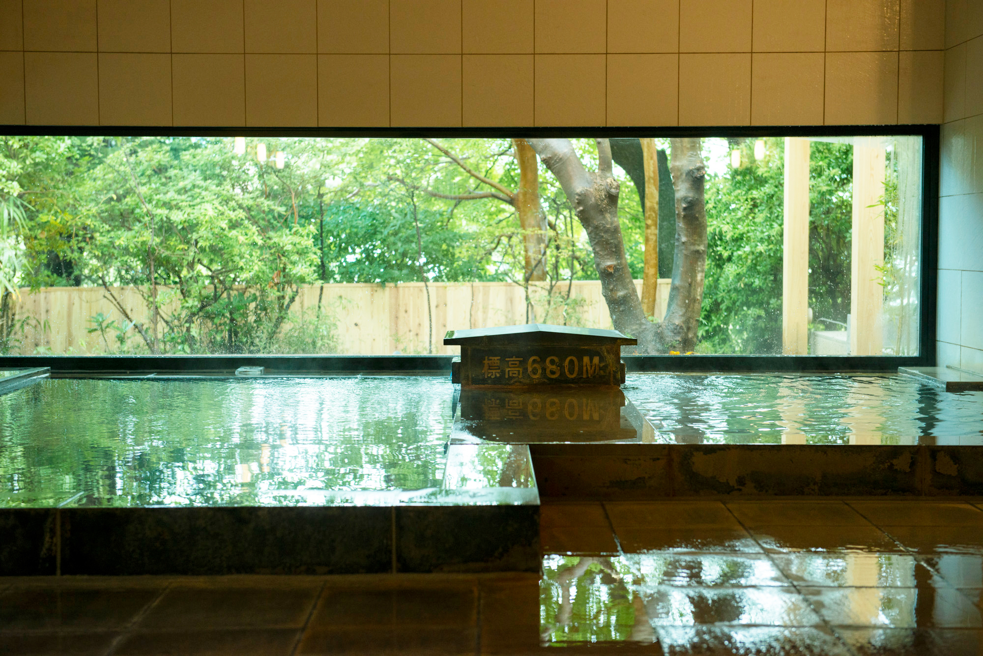 強羅と大涌谷から引く二つの源泉が自慢。内湯のほか露天風呂も。