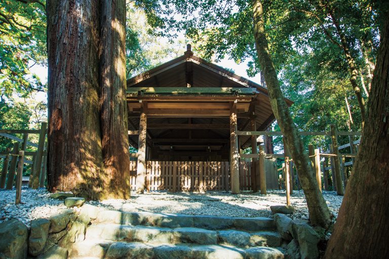 山の頂にある多賀宮。 DSC_2324