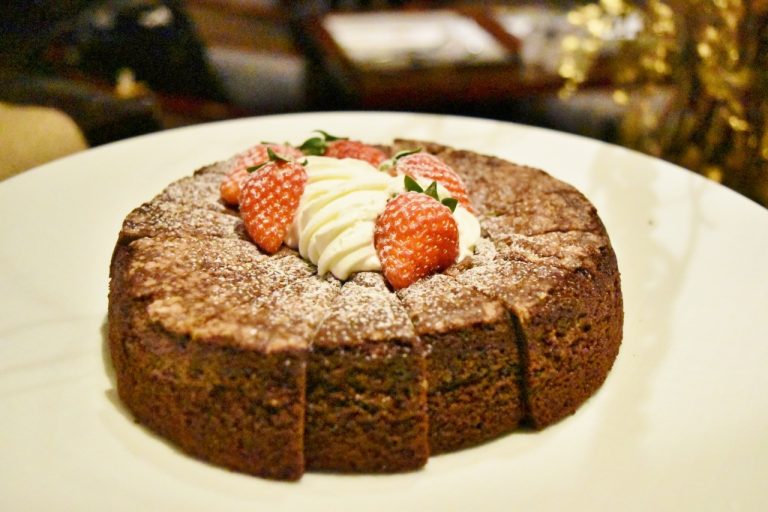苺味のケーキだけでなく、チョコレートやナッツを使用したケーキもアリ! DSC_0179