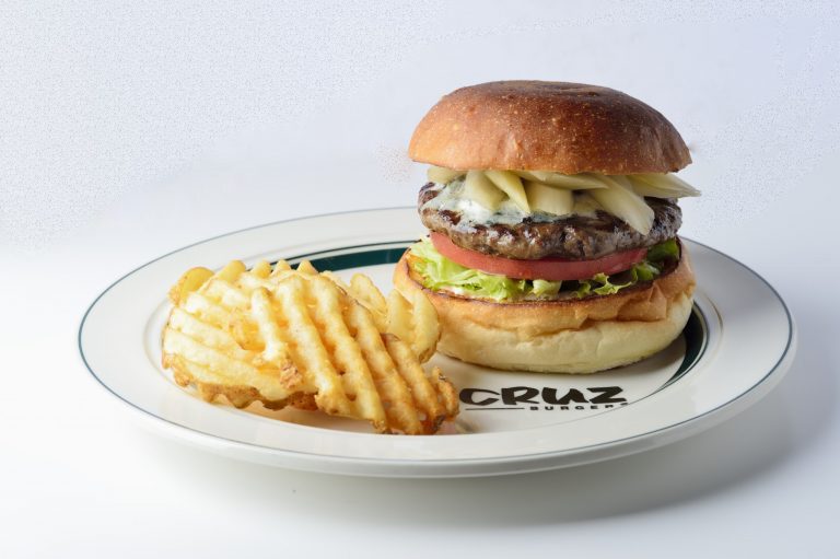 「ゴルゴンゾーラ セロリ」1,380円 四ツ谷 CRUZBURGERS