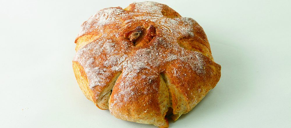 予約が5年待ち!?季節の食材をアドリブでパンにする、兵庫のベーカリー〈HIYORI BROT〉とは?