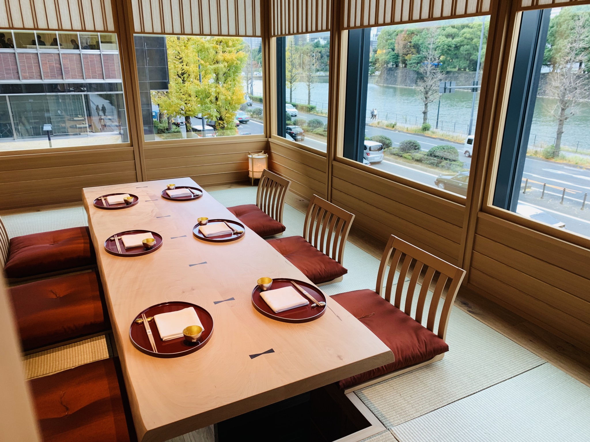 日本料理店〈日本料理 八千代〉は個室が充実。