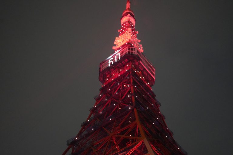 東京タワーの歴代制服が大集合で いつの時代もかわいすぎ Report Hanako Tokyo
