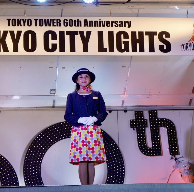 東京タワーの歴代制服が大集合で いつの時代もかわいすぎ Report Hanako Tokyo