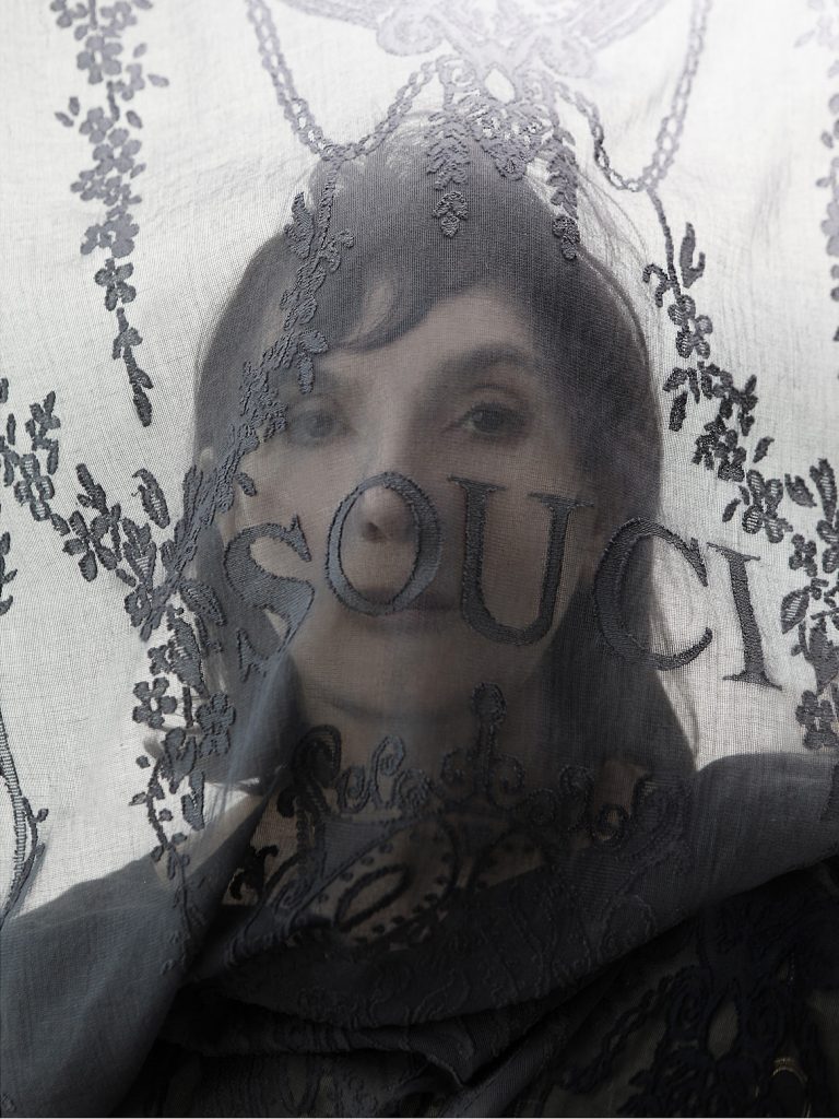 作家近影 Photo:Jean-Baptiste Mondino 94