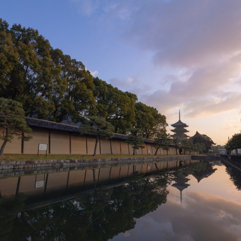 世界遺産〈東寺〉の朝焼けと〈南禅寺瓢亭〉の朝食で「春はあけぼの」を 