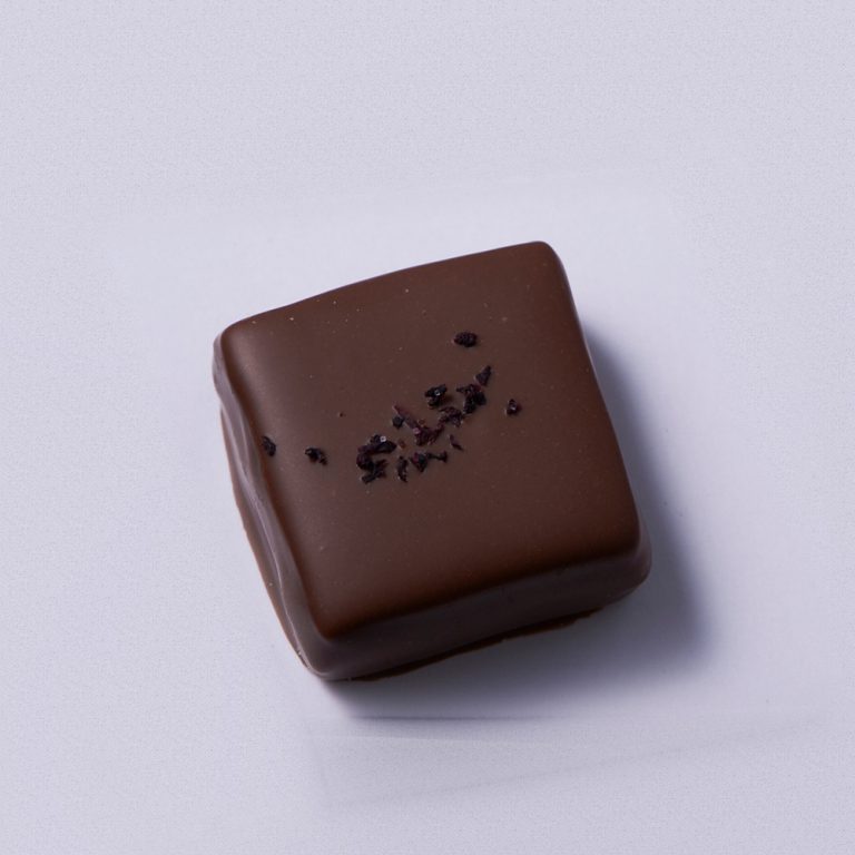 〈Chocolaterie CALVA〉の「紫蘇ライチ」250円
