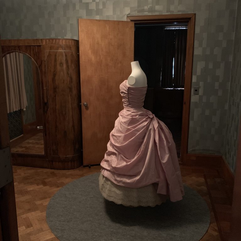 クリストバル・バレンシアガ「カクテルドレス」1955年(京都服飾文化研究財団) IMG_3764