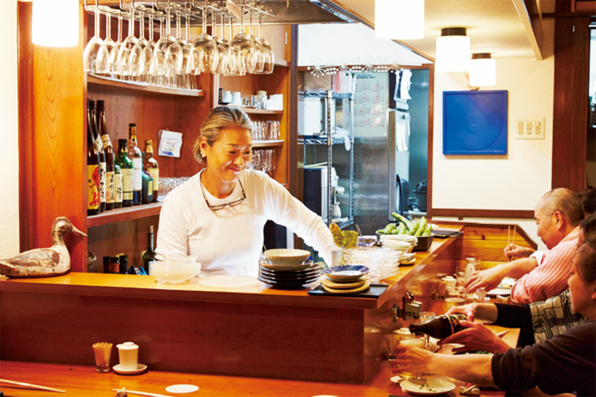 由比ガ浜でレストランを営んでいた青木さんが小町に場所を移し開業。