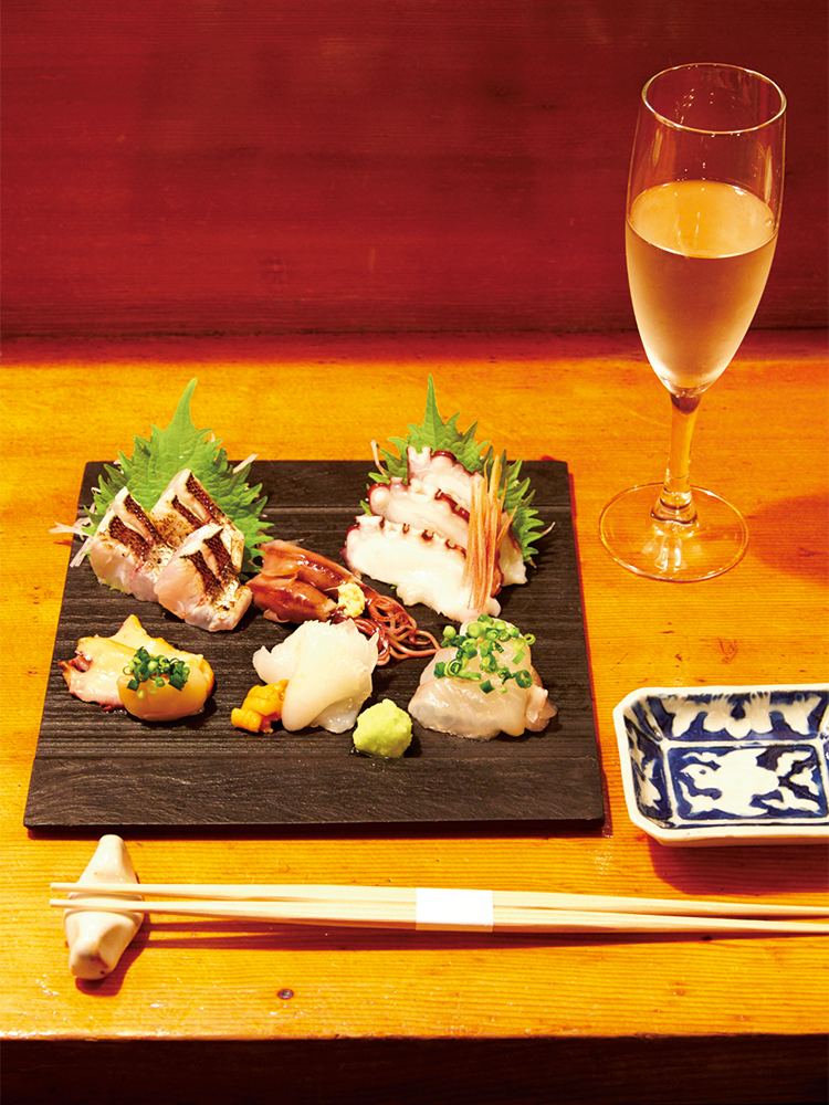 酒肴と料理の内容は漁次第。日替わりでおよそ750円～