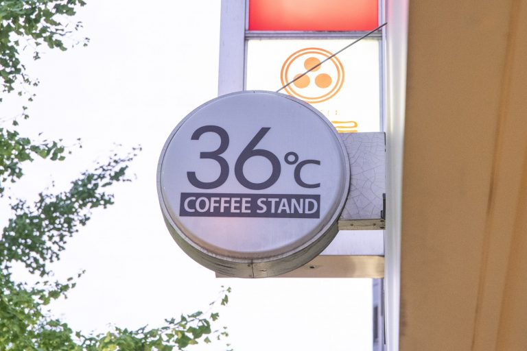 丸い看板が目印。 DSC9937