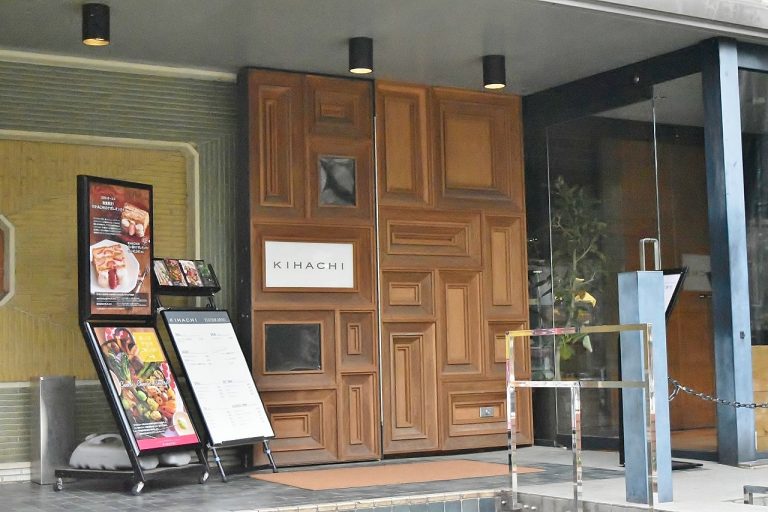 外苑いちょう並木通りの〈キハチ 青山本店〉。