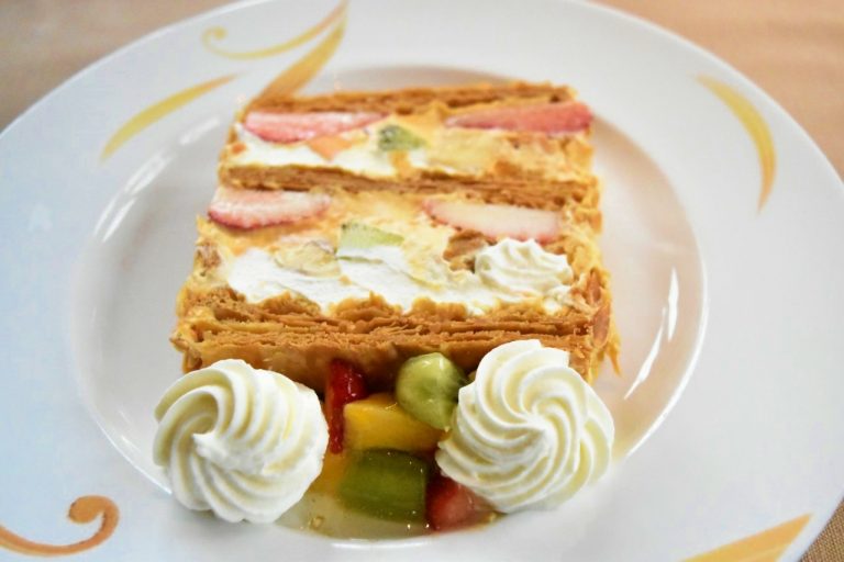 お店で食べるからこそ味わえるパイのサクサク感! DSC_0973