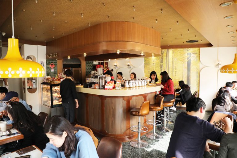 台湾 台南で 昭和レトロな純喫茶 Kadoya 喫茶店 を発見 ルーツは日本で出会った純喫茶 Travel Hanako Tokyo