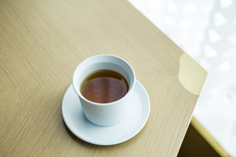 ランチメニューには+500円で煎茶、棒ほうじ茶をセット可。 shiseido-031