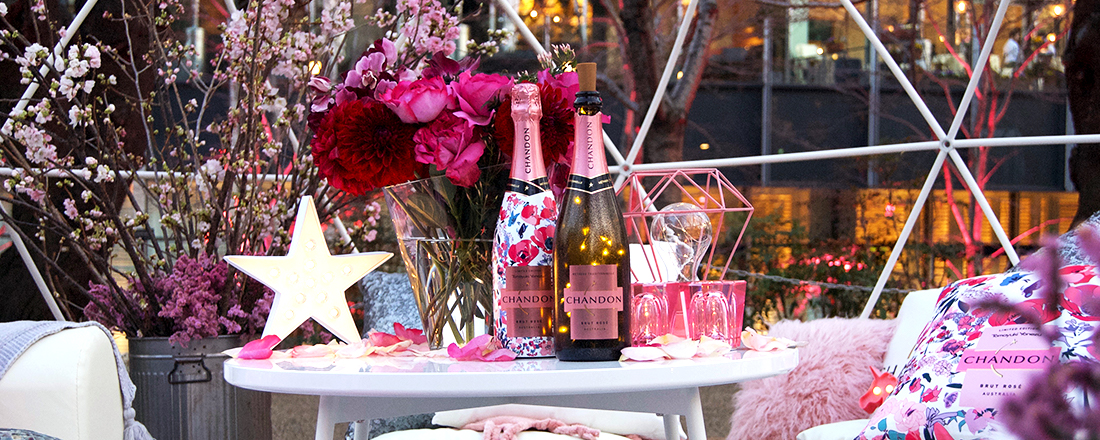 東京ミッドタウン〈CHANDON Blossom Lounge〉で、花々を愛でながら乾杯