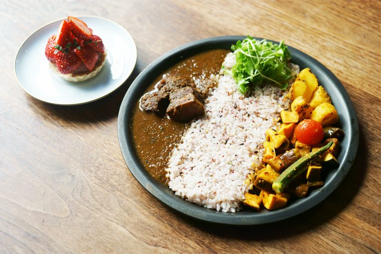 カレー激戦区 西荻窪で食べたい 個性派 あいがけカレー とは Magazine Hanako Tokyo