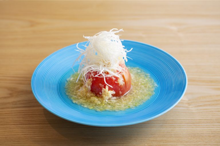 「トマトねぎだれ」780円はサラダ感覚で。 築地 鳥たけ