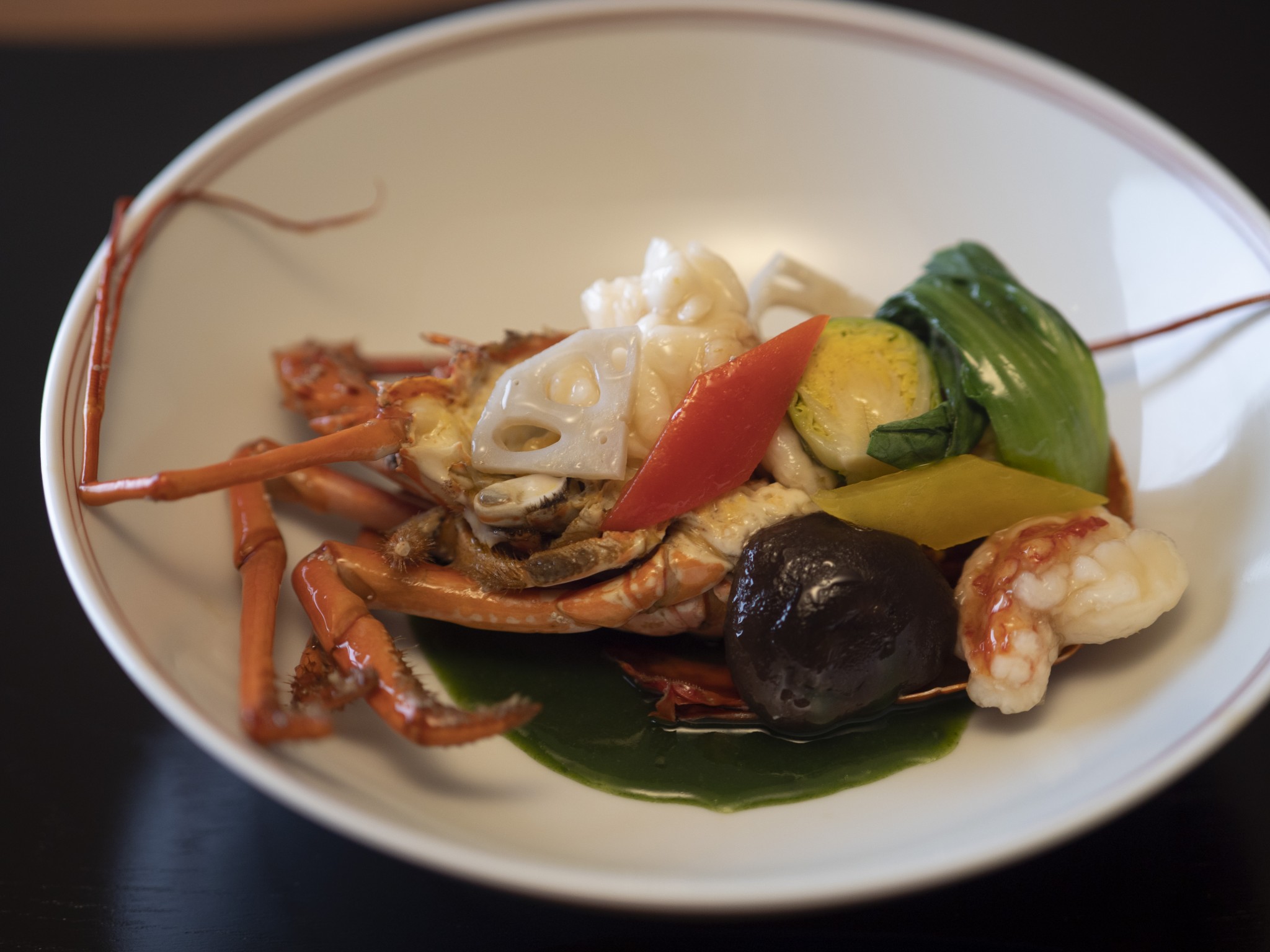 「伊勢海老の美味煮」は自慢の一品。熱海産原木椎茸とともに。