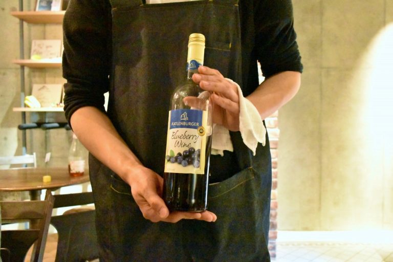ブルーベリーのワイン。疲れ目によさそう~!! DSC_0900