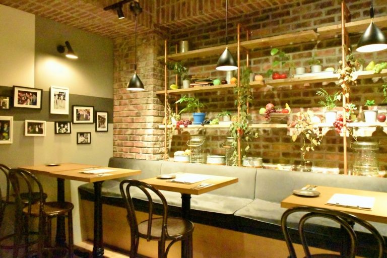店内やカトラリーなどオーチャード風なのが可愛い。 DSC_0894