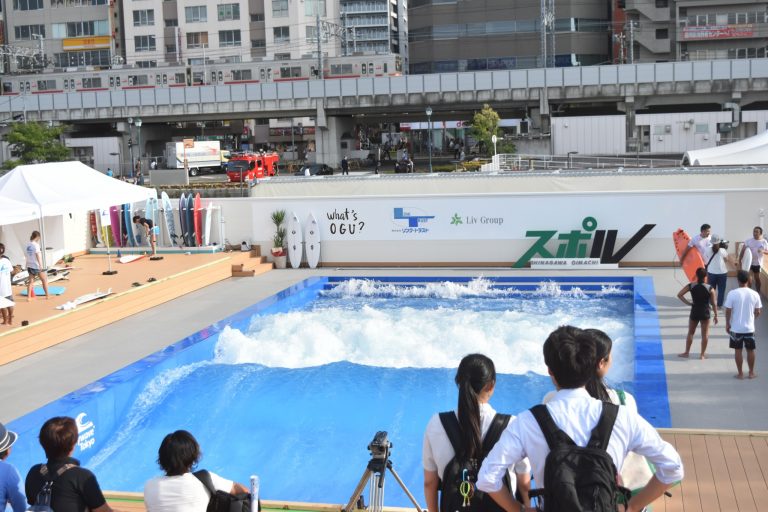 スポーツ施設の〈スポル〉は「ライフガード」のイメージにピッタリな会場。 大井町 〈スポル品川〉