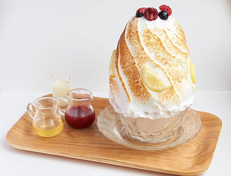 「赤いベリーとクリームチーズの焼き氷」1,480円(税込) CHI4474-768x584