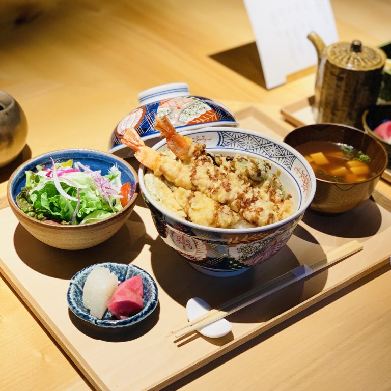 昼食「大海老天丼」1,680円。 ONSEN RYOKAN 由縁 新宿