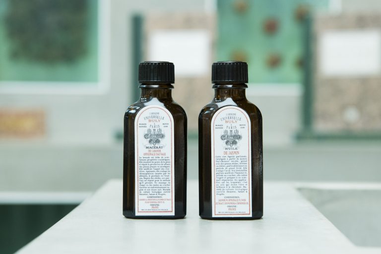 ワイルドイングリッシュラベンダー浸漬液オイル 50㎖ 6,600円、ジャスミンオイル 50㎖ 12,900円 代官山 〈OFFICINE UNIVERSELLE BULY〉