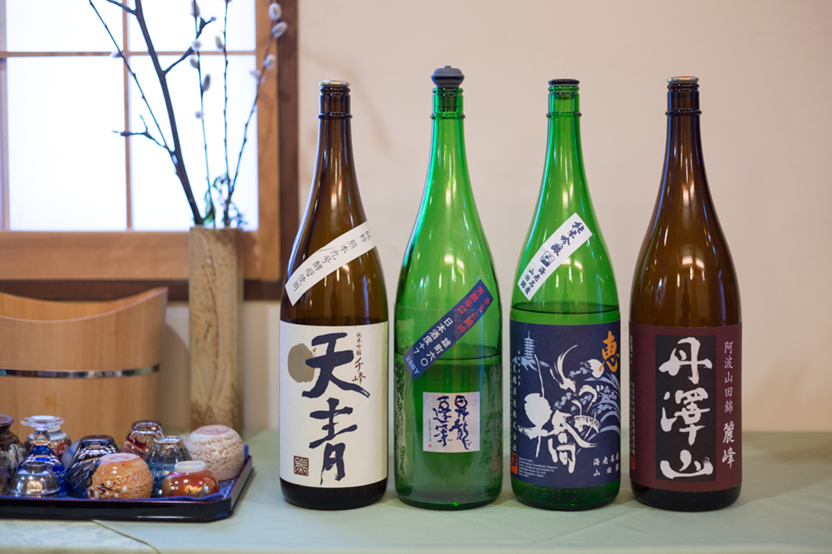 神奈川13蔵元の酒がそろい踏み。