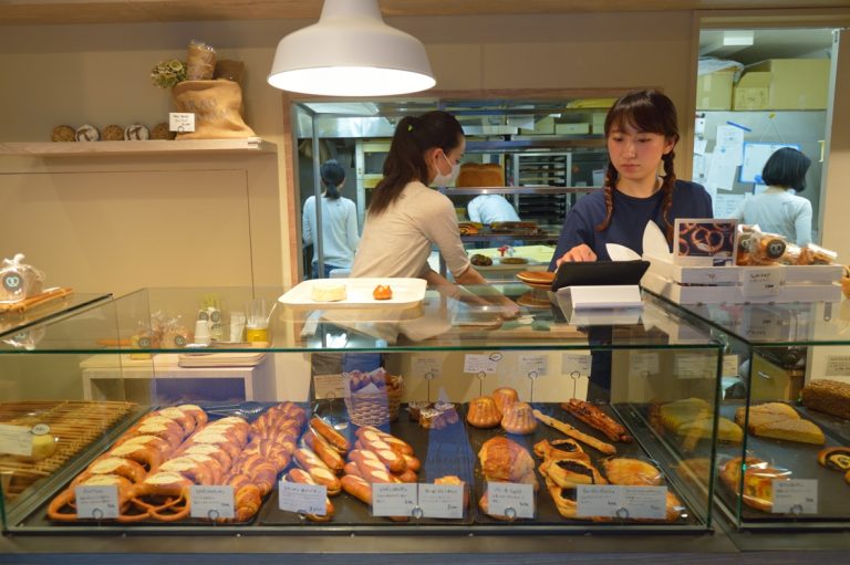 パンのお供にスペシャリティコーヒー専門店〈HORIGUCHI COFFEE〉のコーヒーを販売。伊達さんもふらりと訪れては、コーヒーとパンで寛いでいくそう。