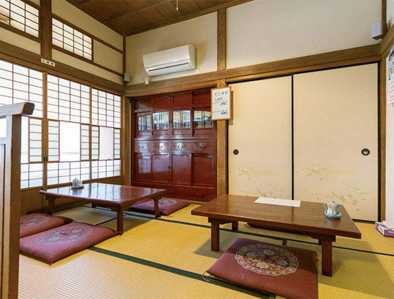 <span class="title">なじま</span>