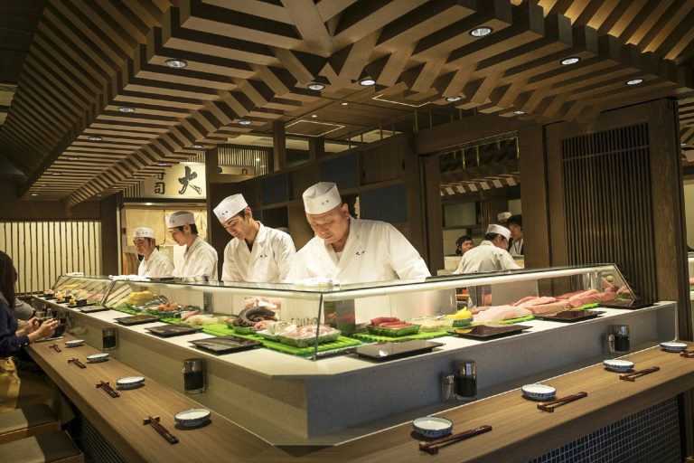 親子三代、職人技を継承。大トロの味わいは天下一品。〈大和寿司〉 _DSF0248