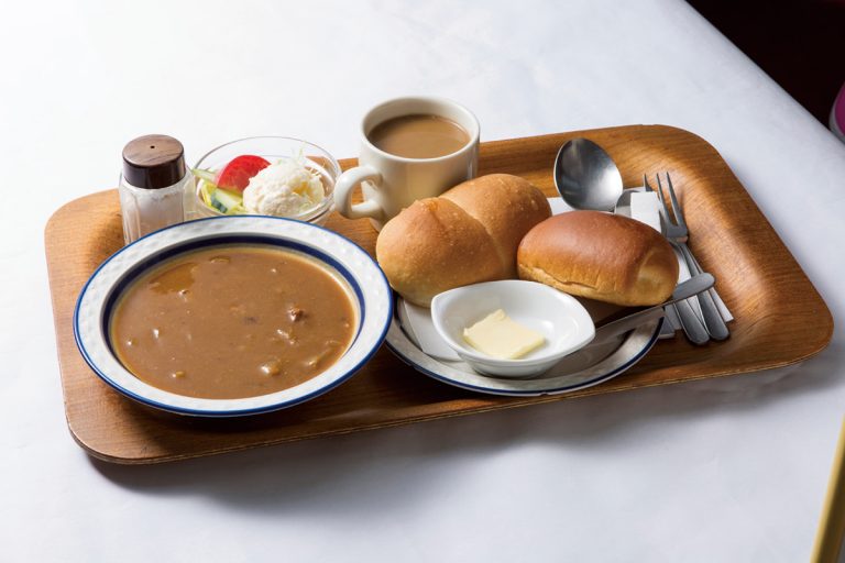 「自家製カレー パンセット」830円。パンにバターを塗ってからルゥをつけて食べるのもおすすめ。 DMA-_93A0099_1