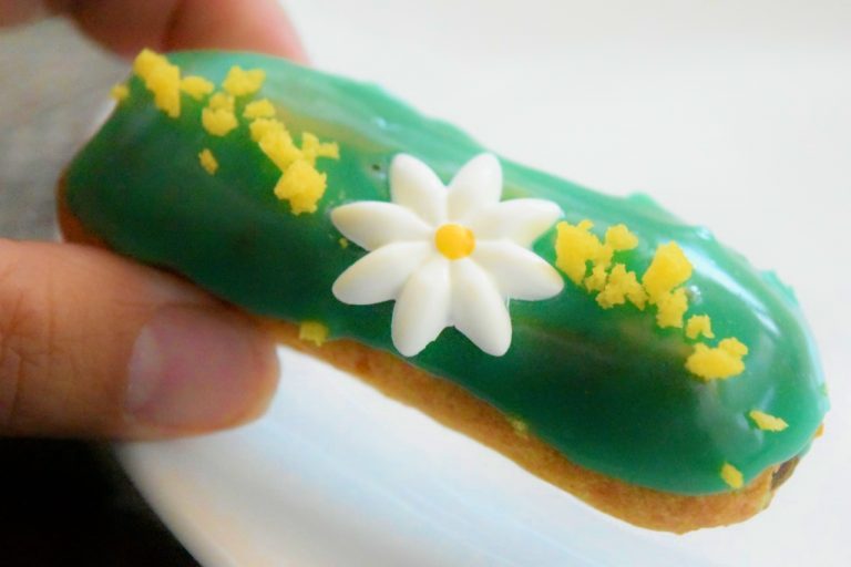 フワッと香るアップルミントの香りと濃厚なチョコレートクリームがたっぷり詰まったエクレア。 DSC_0049