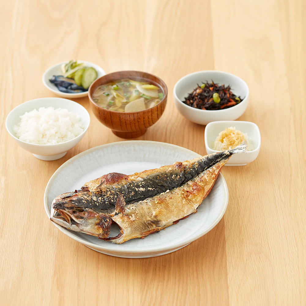 地下1階〈MUJI Diner〉のランチは、毎朝小田原の漁港から届く鮮魚を日替わり定食で楽しめる。
