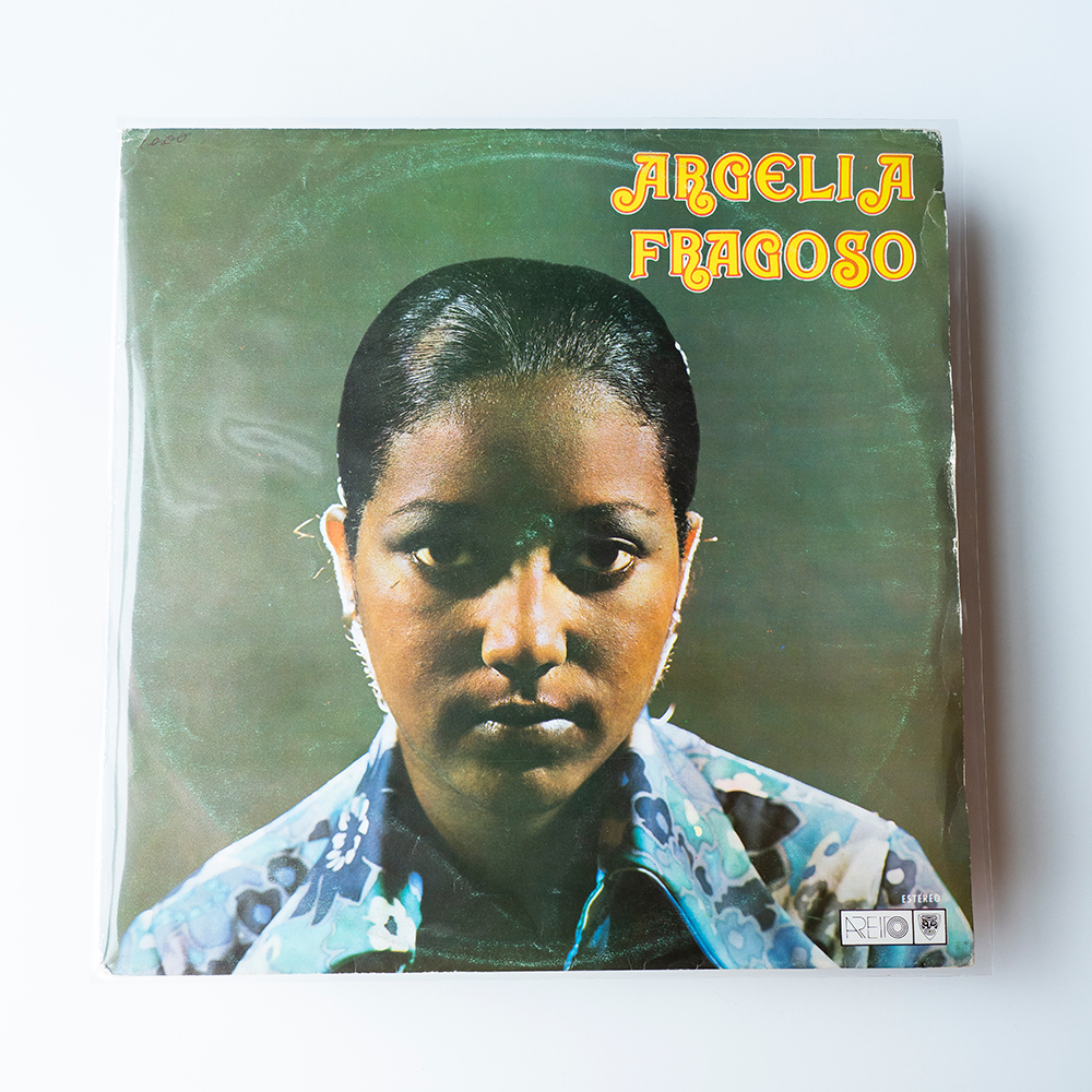 Argelia Fragoso「Argelia Fragoso」。キューバの女性歌手の美しい声が、穏やかで心地よく響くソウルアルバム。キューバンサルサとは異なるアメリカナイズドされた一作。