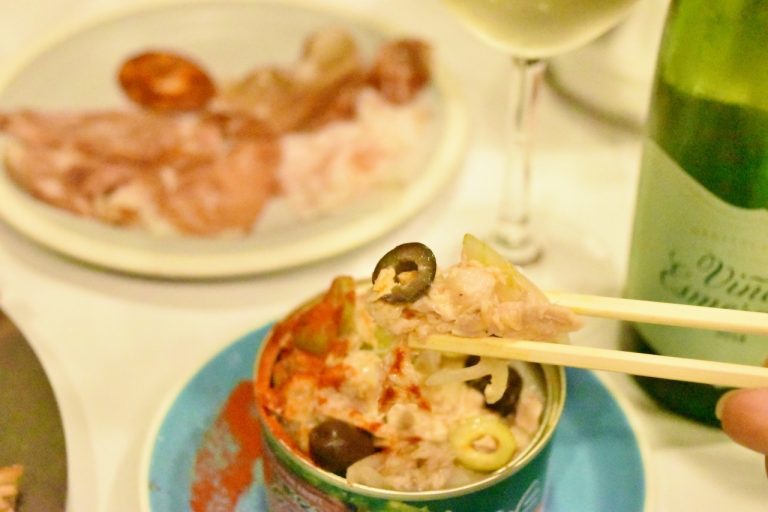 缶詰を使ったタパスは480円〜690円。 DSC_0413
