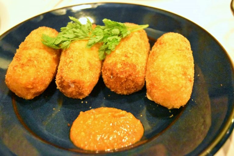 「たらもコロッケ」500円。 DSC_0394