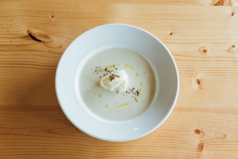野菜のやさしい甘みが感じられる「本日のスープ」(540円) _53A3915