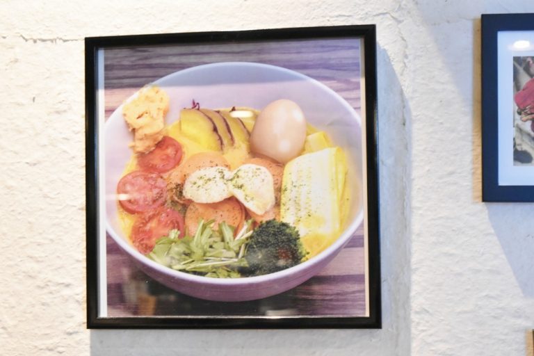 麺、具、スープに野菜をたっぷり使用していて女性客からも人気が高い。 DSC_0576