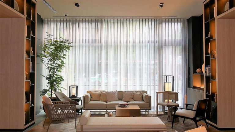 モダンにアレンジされた開放的なラウンジ。 mitsuihotel-fukuoka-6