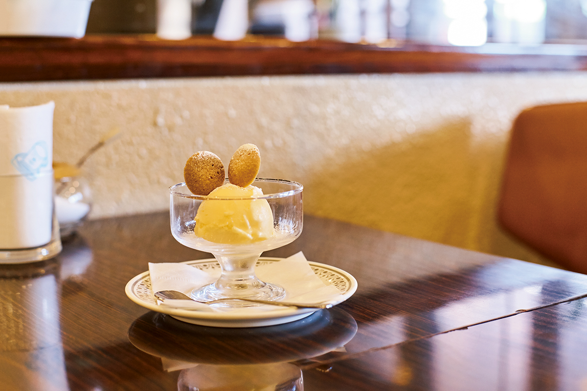食後にぴったりな小さめサイズのアイスクリーム「バニラ」は、500円。